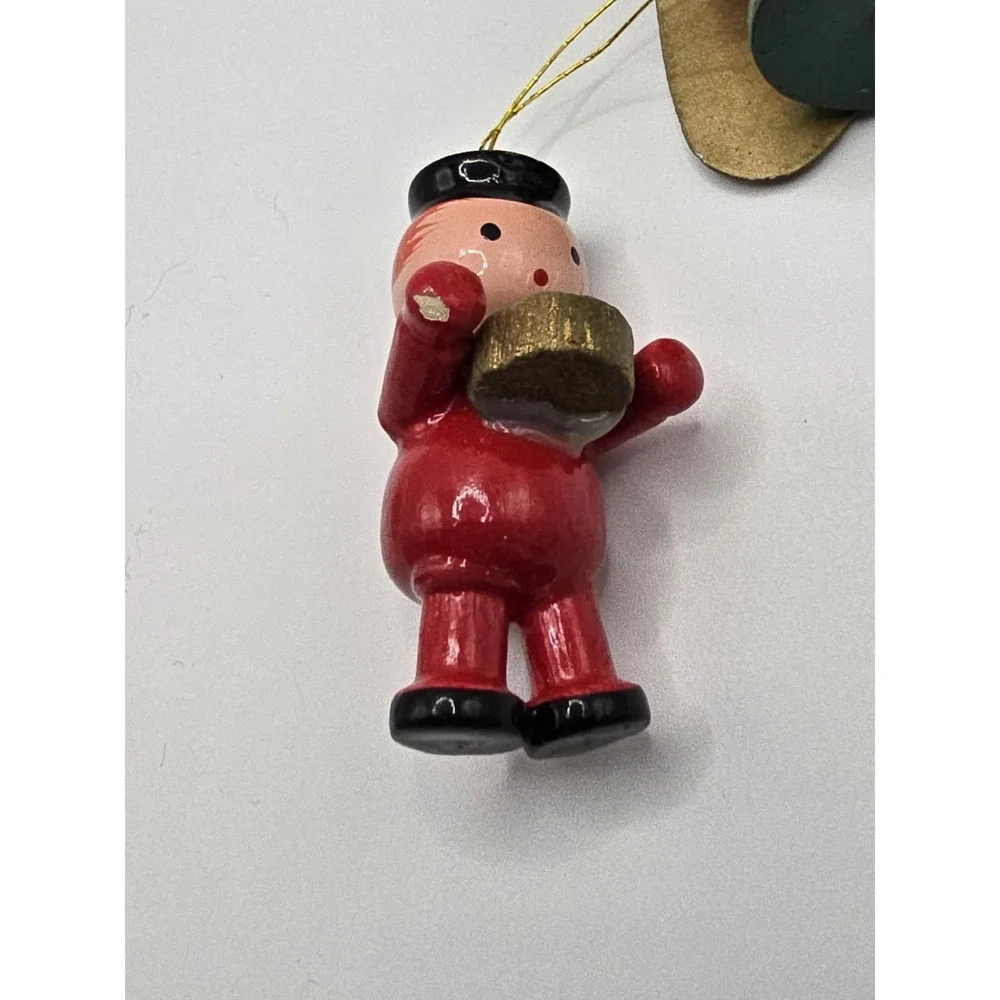 Small wooden Christmas Ornaments‎ Vtg Taiwan Painted People Wood Winter Decor